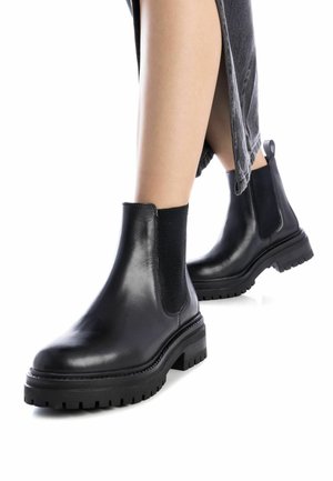 Carmela Botines con plataforma - black