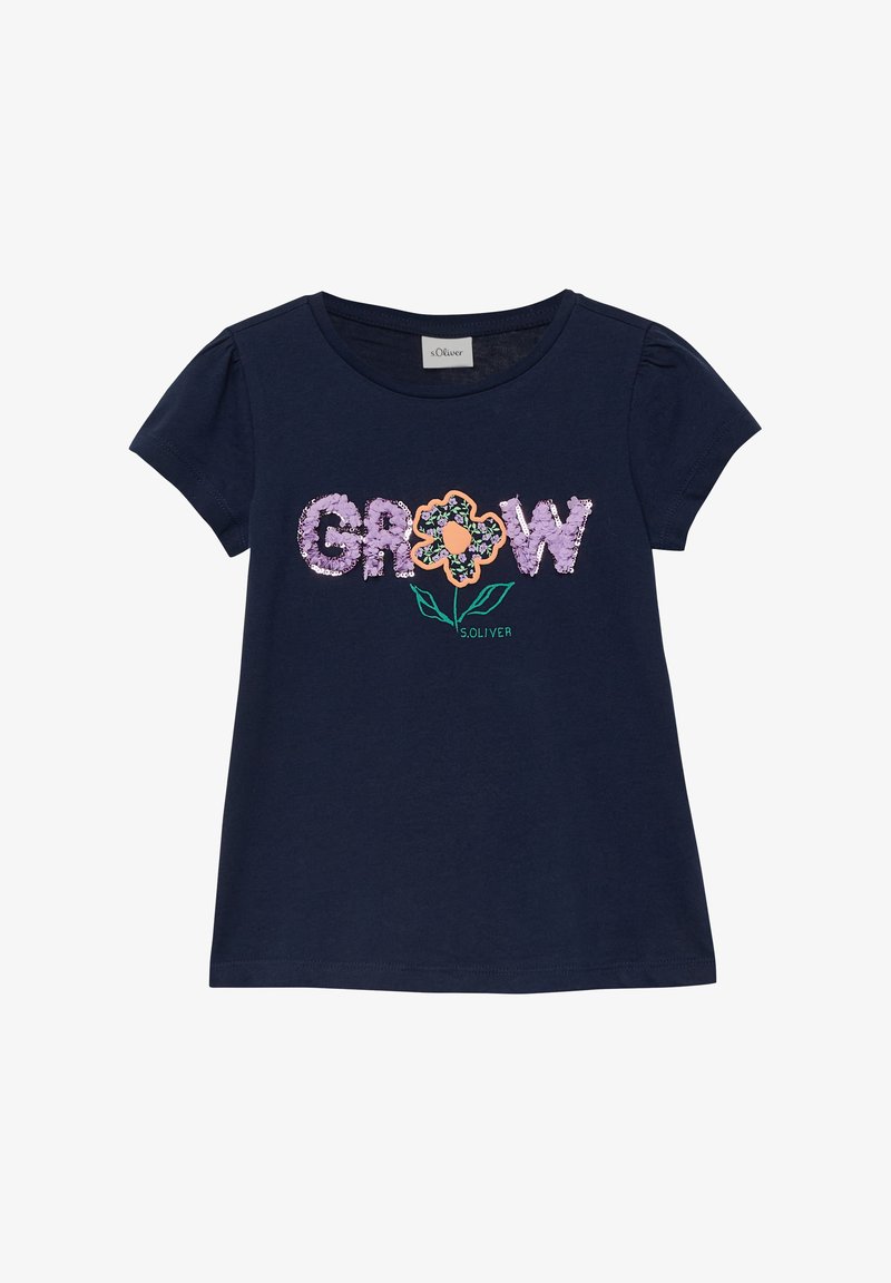 Chemise à manches courtes bleu marine avec épaules bouffantes, ornée de l'inscription « GROW » en sequins et d'un dessin de fleur remplaçant la lettre « O ».