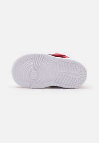 Jordan SKY JORDAN 1 - Tenisice - white/black/university red