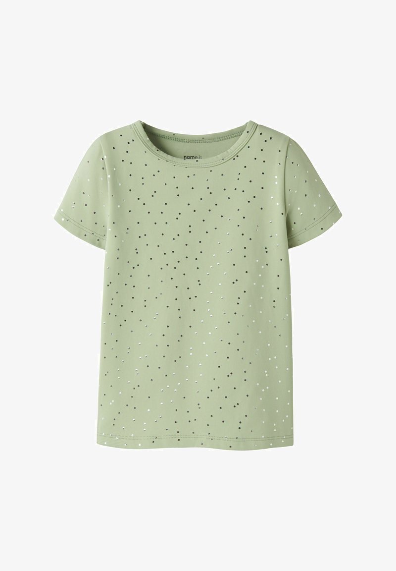 T-shirt vert clair à manches courtes avec de petits points argentés et noirs dispersés et un col rond.