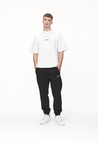 Pegador LOGO BOXY TEE - Jednoduché tričko - white