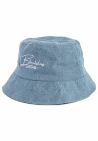 Kék farmer anyagú vödörkalap széles karimával, az elején hímzett "Blackskies Apparel" logóval. Texturált szövet puha felülettel.
