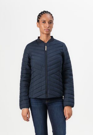 Marine pufferjack met een ritssluiting aan de voorkant, geribbelde kraag en chevron-quiltpatroon. Bevat zijzakken en elastische manchetten. Zacht, lichtgewicht materiaal.