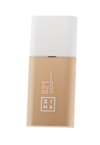 Botella de base con un líquido marrón, tapa blanca y forma rectangular elegante. La etiqueta tiene texto en negro y amarillo con indicación de SPF 10.