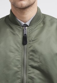 Thumbnail Image 5