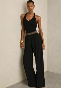 Reiss REGULAR FIT - WIDE-LEG ELASTICATED WAIST - Nohavice - black