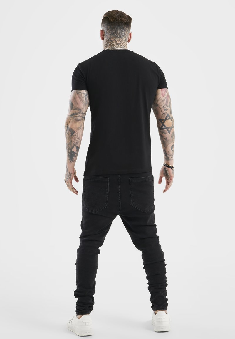 Herren T-Shirts basic | SIKSILK T-Shirt print black/schwarz - CR17284 Herren T-Shirts basic | SIKSILK T-Shirt print black/schwarz - CR17284