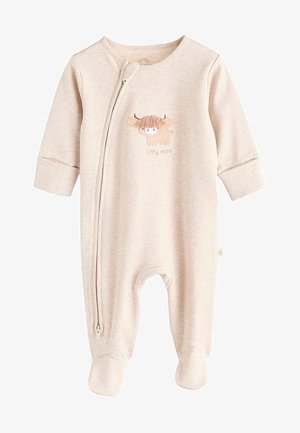 Body de bebé de color beige claro, hecho de una tela suave, con cremallera frontal y un diseño bordado de una vaca con el texto "little moo". Estilo con pies.