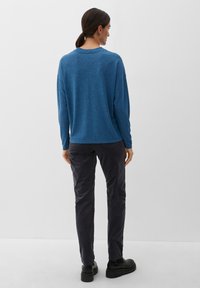 s.Oliver LONGSLEEVE GLITZEREFFEKT - Longsleeve - ozeanblau
