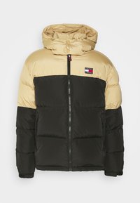 Puffjacka med en beige övre del och svart nedre del, med dragkedjestängning, huva och logotyp på bröstet.