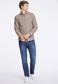 Junk De Luxe BRUSHED - Camisa - mid brown