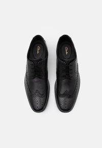Clarks Derbies & Richelieus - black