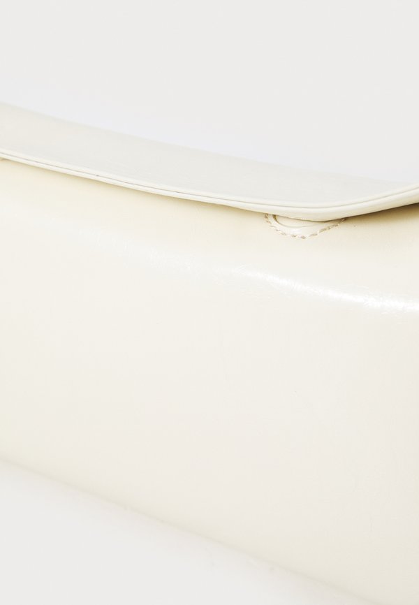 SLOUCHY CLUTCH BAG - Handbag - creme2