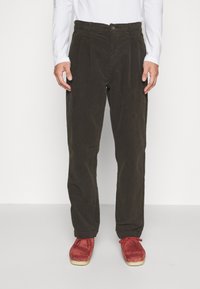 Lindbergh WIDE FIT PANTS - Pantalones - army