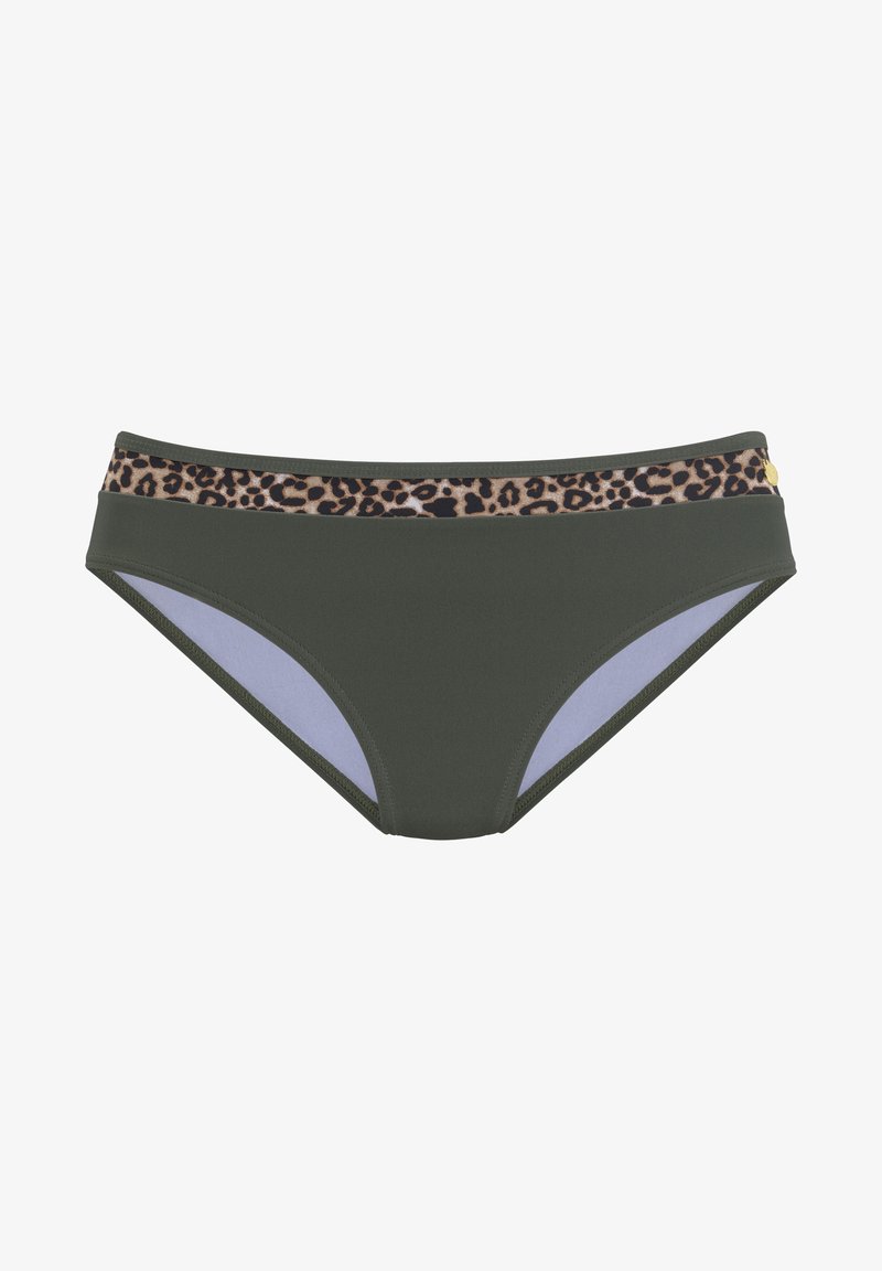 Olijfgroene bikini-bodem met een leopardenprint tailleband, contrasterende lichtblauwe zijkanten, een gladde textuur en een medium dekking ontwerp.