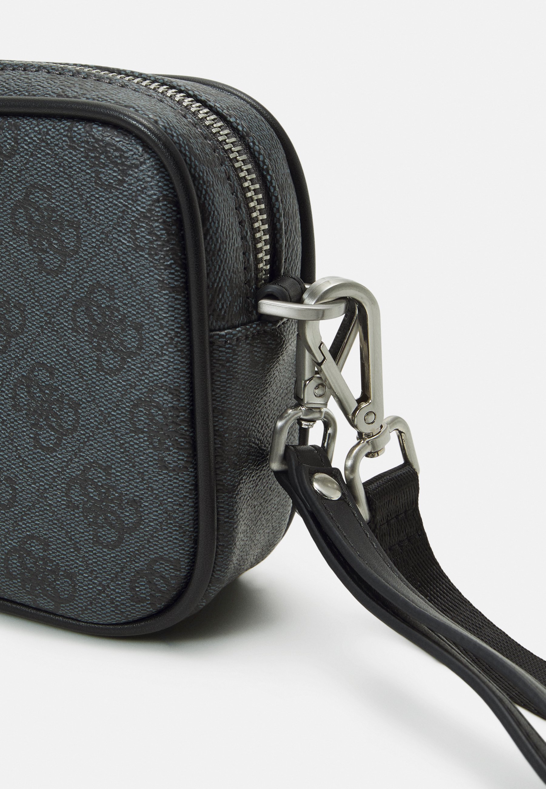GUESS Borsa A Tracolla Uomo HMTOLO P4258 - Sintetico Marrone, 23x21x9cm