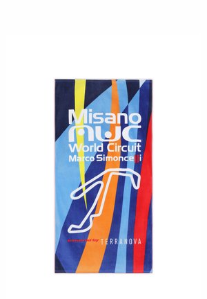 Asciugamano da spiaggia multicolore con strisce blu, arancioni, gialle e rosse. Un testo bianco in grassetto e un logo grafico centrano il design.