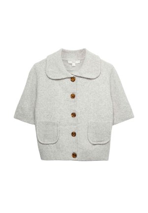Cardigan gris clair à manches courtes avec un large col, cinq boutons bruns et deux poches avant. Fabriqué en matériau doux et texturé.