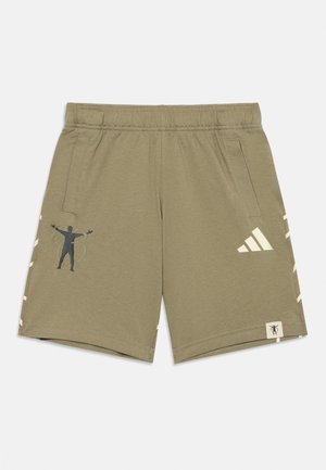 Shorts vert olive en tissu doux avec une taille élastique, dotés d'un imprimé graphique, de poches latérales et d'accents blancs contrastants.