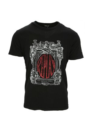 T-shirt noir avec un design de cadre complexe blanc, texte ovale rouge "REPLAY" et légende "Not ordinary people MCMLXXXI" au centre avant.