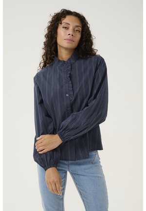 Chemise bleu marine à boutons avec des rayures verticales, col volanté et manches bouffantes, fabriquée dans un tissu léger.