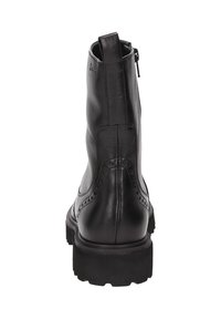 Schwarze Leder-Stiefeletten mit einer glatten Oberfläche, Reißverschluss und robuster Sohle. Mit Brogue-Details entlang der Hinternaht.