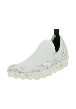 Lysegrå slip-on sko med strikket overdel, tekstureret overflade og en plettet hvid sål. Har en sort hæltab for nem påtagning.