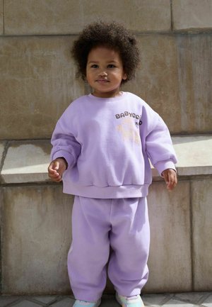 Next, REGULAR FIT - SWEATSHIRT AND BARREL LEG SET - Træningssæt - lilac babychino