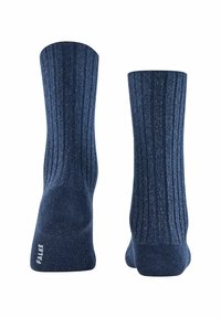 Calzini a coste di un blu scuro con un aspetto texture e un leggero luccichio. Presentano un tessuto morbido, punta arrotondata e tallone rinforzato.