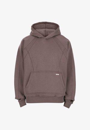 Üksik sekside pruun kapuutsiga pusa, millel on ees kangaroo tasku ja soonikkoes esiosad ning alumine äär, esitatud valgel taustal.