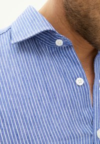 Oscar Jacobson CUT AWAY STRIPE - Overhemd - baltic blue