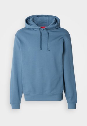 Sininen huppari, valmistettu pehmeästä puuvillakankaasta. Siinä on kiristysnyörillinen huppu, resorit hihansuissa ja helmassa sekä hillitty logo rintakehässä.