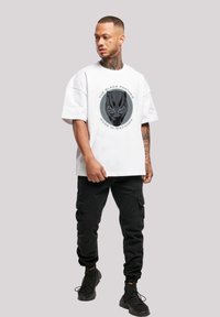 F4NT4STIC MARVEL BLACK PANTHER MADE IN WAKANDA - Apdrukāts T-krekls - white