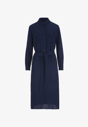 Rochie cămașă midi albastru marin cu mâneci lungi, nasturi în partea din față, buzunare la piept, guler și curea din același material legată în talie.