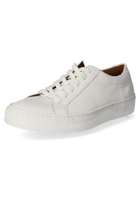 Weiße Ledersneaker mit runder Zehenpartie, strukturiertem Gummisohle und flachen Schnürsenkeln. Auffällige Nähte entlang der Nähte und glatte Oberfläche.