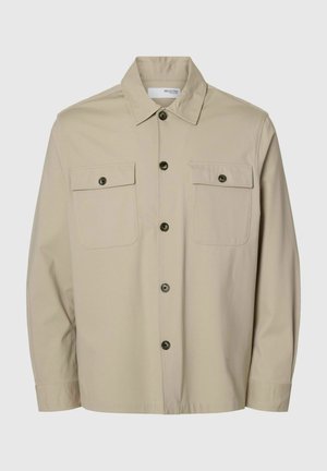 Beige Hemd aus glattem Stoff mit zwei Brusttaschen, schwarzen Knöpfen und einem kragenförmigen Ausschnitt. Lange Ärmel sind enthalten.