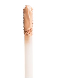Flüssiger Concealer mit einem spitz zulaufenden Applikator. Er zeichnet sich durch eine cremige, pfirsich-beige Textur mit einem glänzenden Finish und feinen Rillen an der Spitze aus.