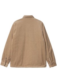 Camisa de pana marrón de manga larga, con cuello de camisa y puños abotonados, que presenta un patrón acanalado texturizado en toda la tela.