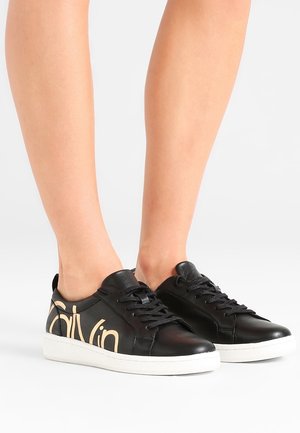 Matalavartiset tennarit - black