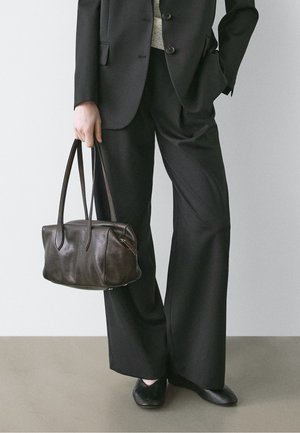 Massimo Dutti EXTRA-FINE PLEATED - Pantaloni - black