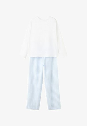 Langärmliges weißes Oberteil kombiniert mit hellblauen und weißen, vertikal gestreiften, weit geschnittenen Hosen, flach auf einem weißen Hintergrund ausgelegt.