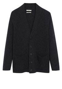 Cardigan en maille côtelée gris foncé avec encolure en V, manches longues, cinq boutons à l'avant et deux poches avant, présenté à plat sur un fond blanc.