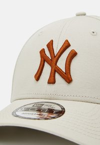 New Era LEAGUE ESSENTIAL 9FORTY®UNISEX - Gorra - stone