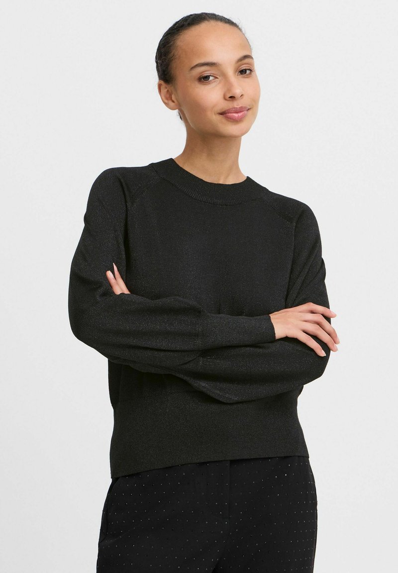 Schwarzer Strickpullover mit rundem Halsausschnitt, Raglanärmeln und entspannter Passform. Verfügt über einen subtilen Glanz sowie gerippte Bündchen und Saum.