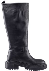 Botte haute en cuir noir avec bout arrondi, semelle épaisse à crampons et languette à l'arrière, vue de côté droit et positionnée debout.