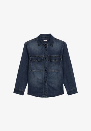 Camicia di jeans blu scuro con maniche lunghe, due tasche frontali, chiusura con bottoni e colletto classico. Presenta dettagli di cucitura visibili.