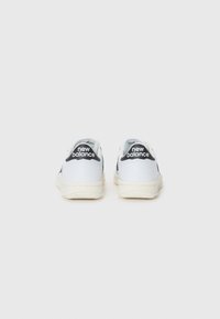 New Balance 500 - Tossud - white