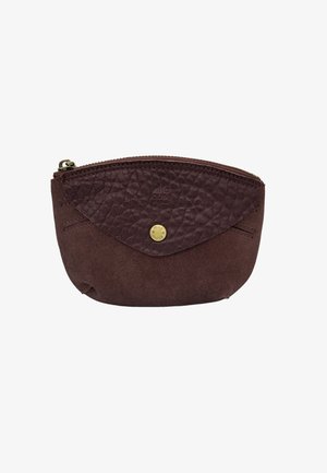 Pochette en cuir marron avec un panneau avant texturé et un dos lisse. Dotée d'un bouton-pression doré et d'une fermeture à glissière en haut.