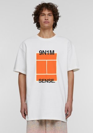 TENNIS COURT - T-shirt con stampa - ready for dye