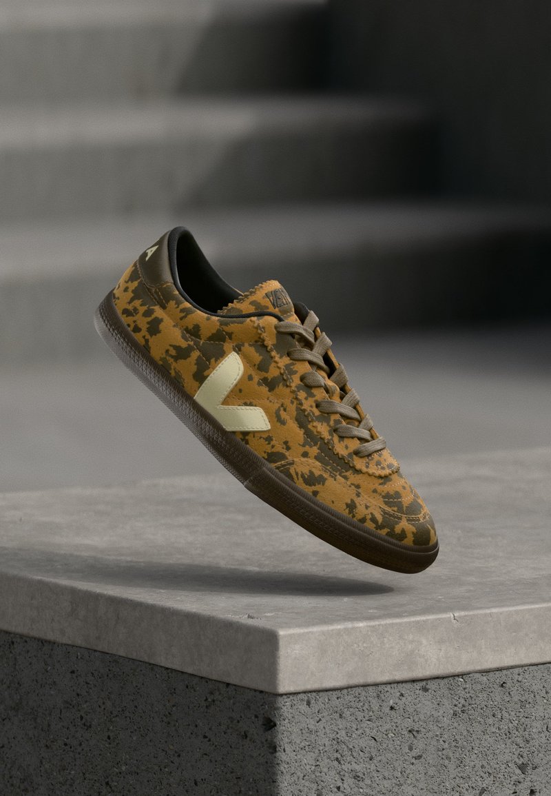 Veja PANENKA camel wild country/brown